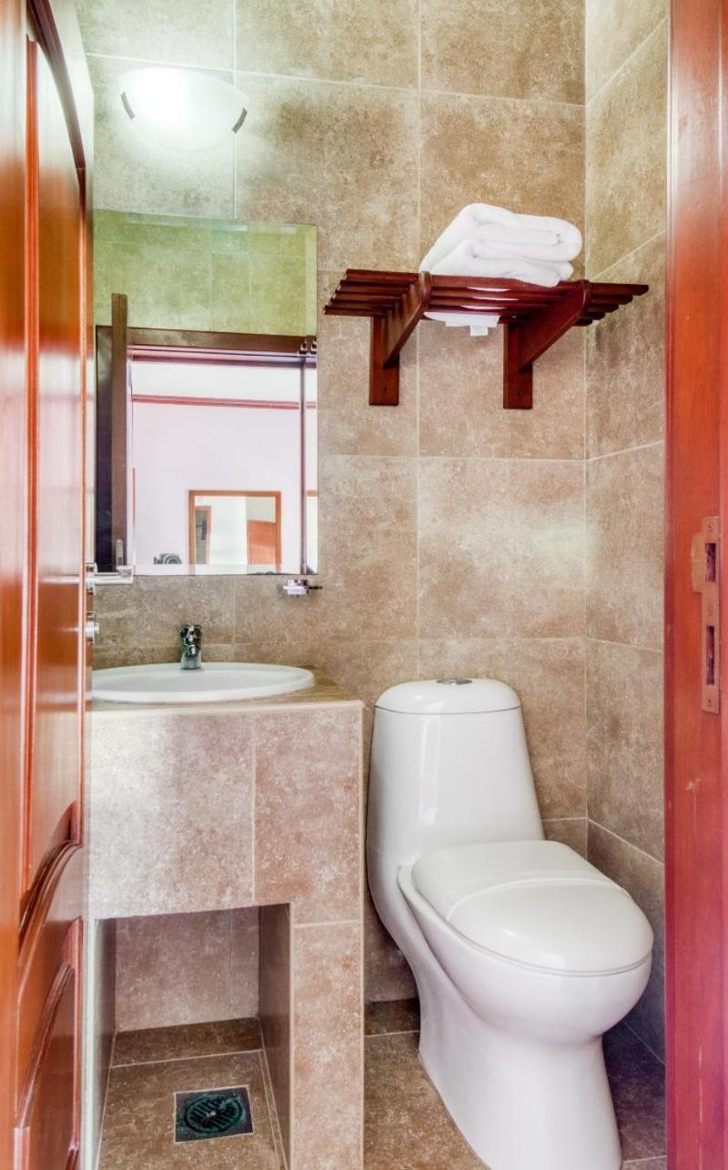 Monte Salerno Hotel & Suites Montemorelos Bilik gambar