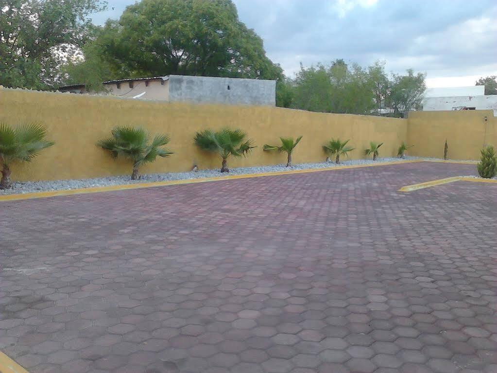 Monte Salerno Hotel & Suites Montemorelos Luaran gambar